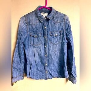 Forever 21 chambray long sleeve button up top. Size medium. Used once, like new